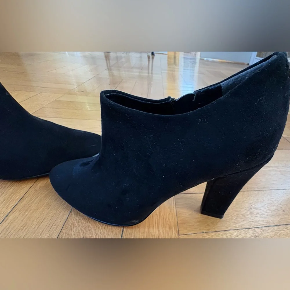 Ivanka Trump Black Ankle Booties in Size 7.5